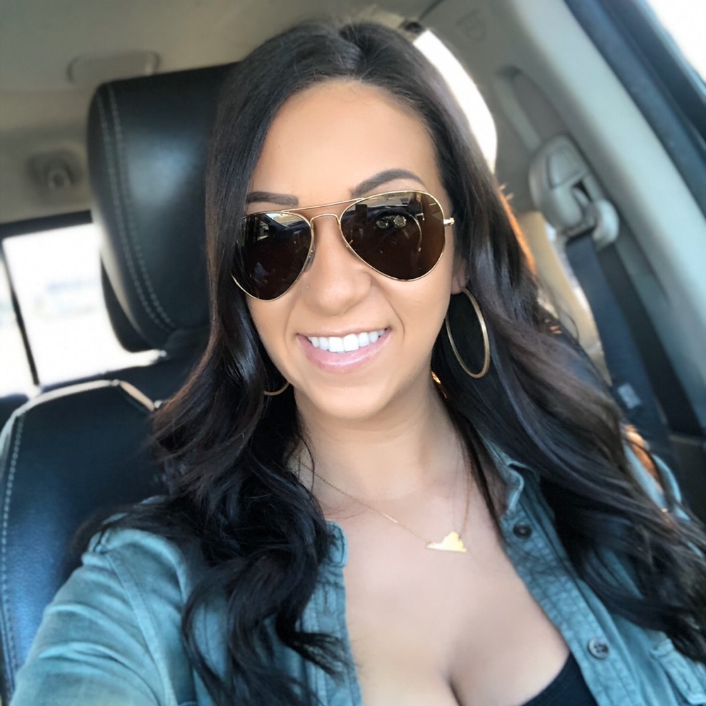 Meet your Posher, Cassandra